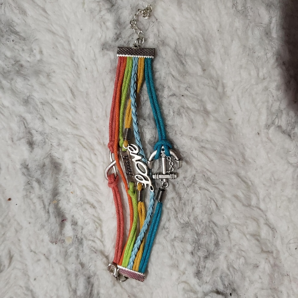 Beautiful love and faith bracelet. - Picture 2 of 3